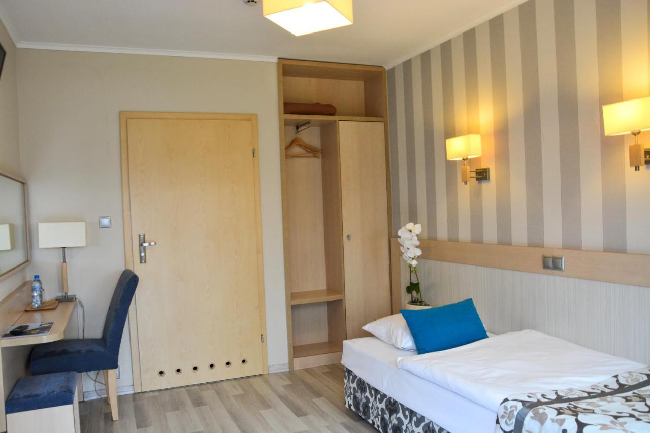 Restauracja 32 Motel Грыфице Экстерьер фото