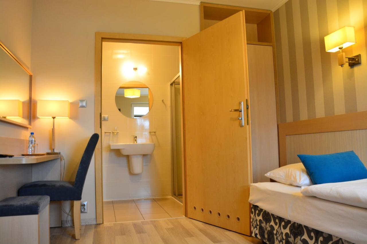 Restauracja 32 Motel Грыфице Экстерьер фото